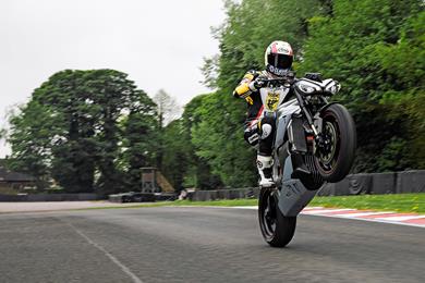 triumph_te1_4.jpg