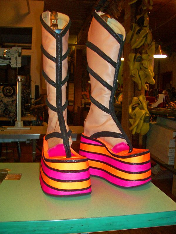 8541ff908409130681676181ebf1fc4f--drag-queen-queen-of.jpg
