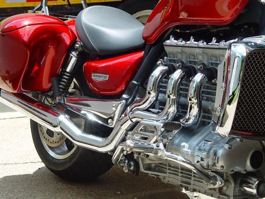 686.228.600x400.triumph_rockett_111_002_1.jpg