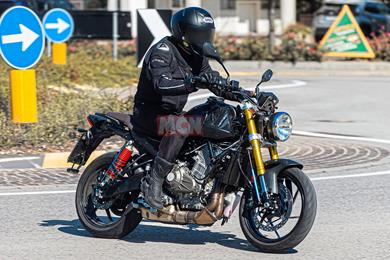 aprilia-rs457-naked-retro-spy-shot-01.jpg