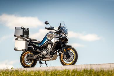 cf-moto-800mt-touring-01.jpg