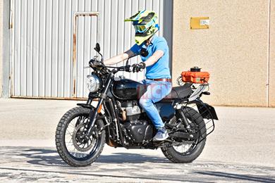 royal-enfield-scrambler-spy-shots-1.jpg
