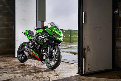 kawasaki-zx25r-1.jpg