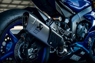 yamaha-gytr-akrapovic-1.jpg