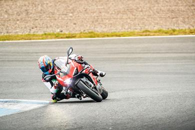 ducatisuperleggerav4.jpg