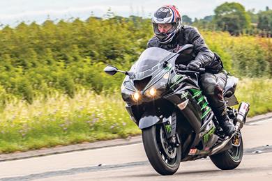 kawasaki-zzr1400.jpg