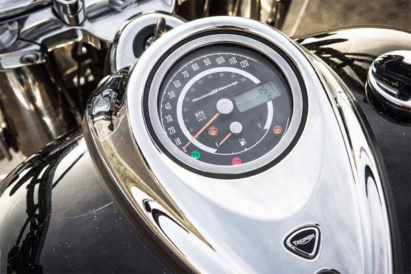 triumph-rocket-iii-t-9_600x0w.jpg