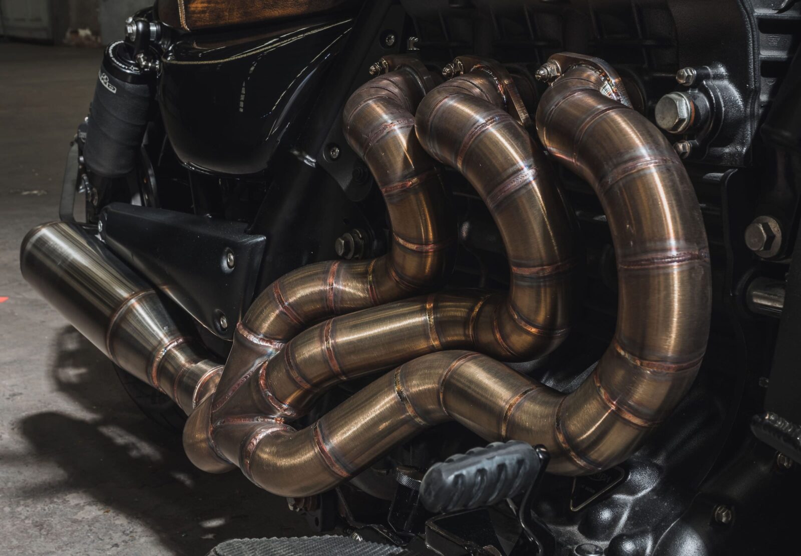 Triumph-Rocket-III-Custom-Headers-2-e1546512010847-1600x1112.jpg